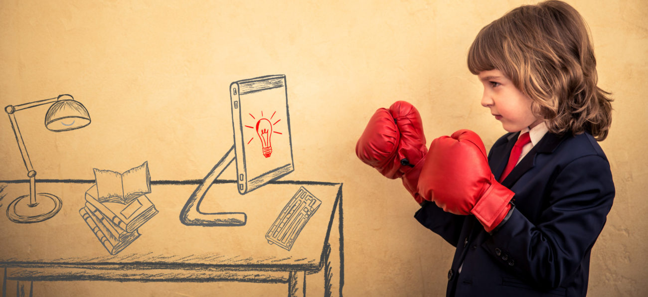 Businessman kid in red boxing gloves Etincelle consulting une équipe de professionnels pour votre coaching en entreprise